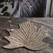 Lade das Bild in den Galerie-Viewer, Rustic Rattan Maple Leaf Placemat