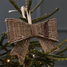 Lade das Bild in den Galerie-Viewer, Rustic Rattan Jacky Bow Tree Topper