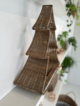 Lade das Bild in den Galerie-Viewer, Rustic Rattan Weihnachtsbaum - Open Christmas Tree
